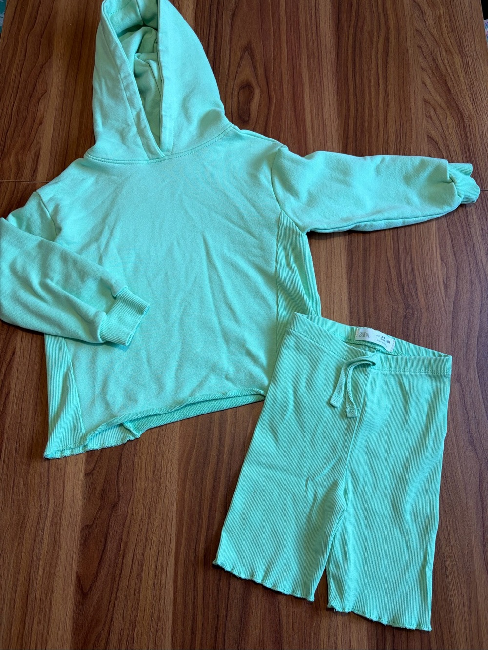 Zara 3-4Y Light Green Shorts & Hoodie Set
